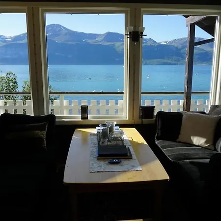 Idyllic Cabin With Sauna - Lyngen Alps Holiday home Svensby
